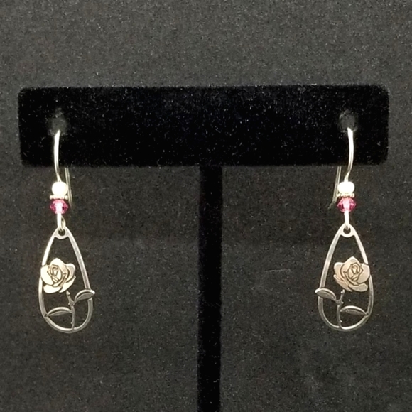 Jewelry - Beautiful silver rose earrings 🌹